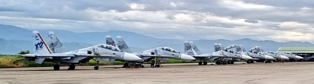 Formacin de Sukhoi 30 Mk2 de la AMB en la base area El Libertador. Foto: Aviacin Militar Bolivariana